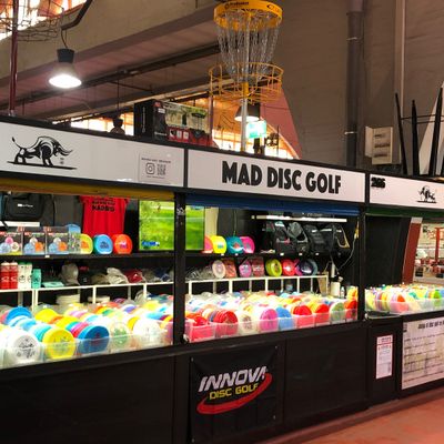 Full disc golf pro shop located inside the Mercado de la Cebada. Top floor, look for the basket.