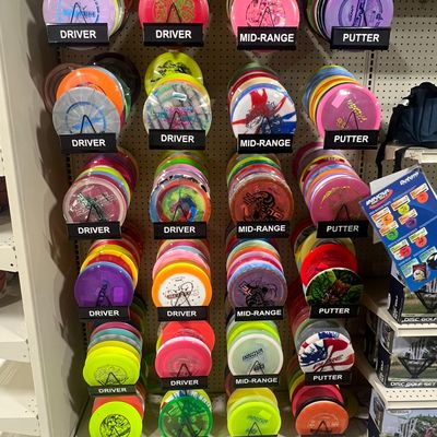 Stocking Innova, Discraft, Dynamic, Latitude, and Westside in many different plastics and colors.