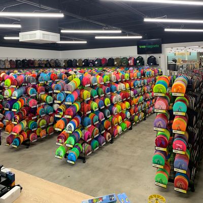 20,000+ discs on the floor